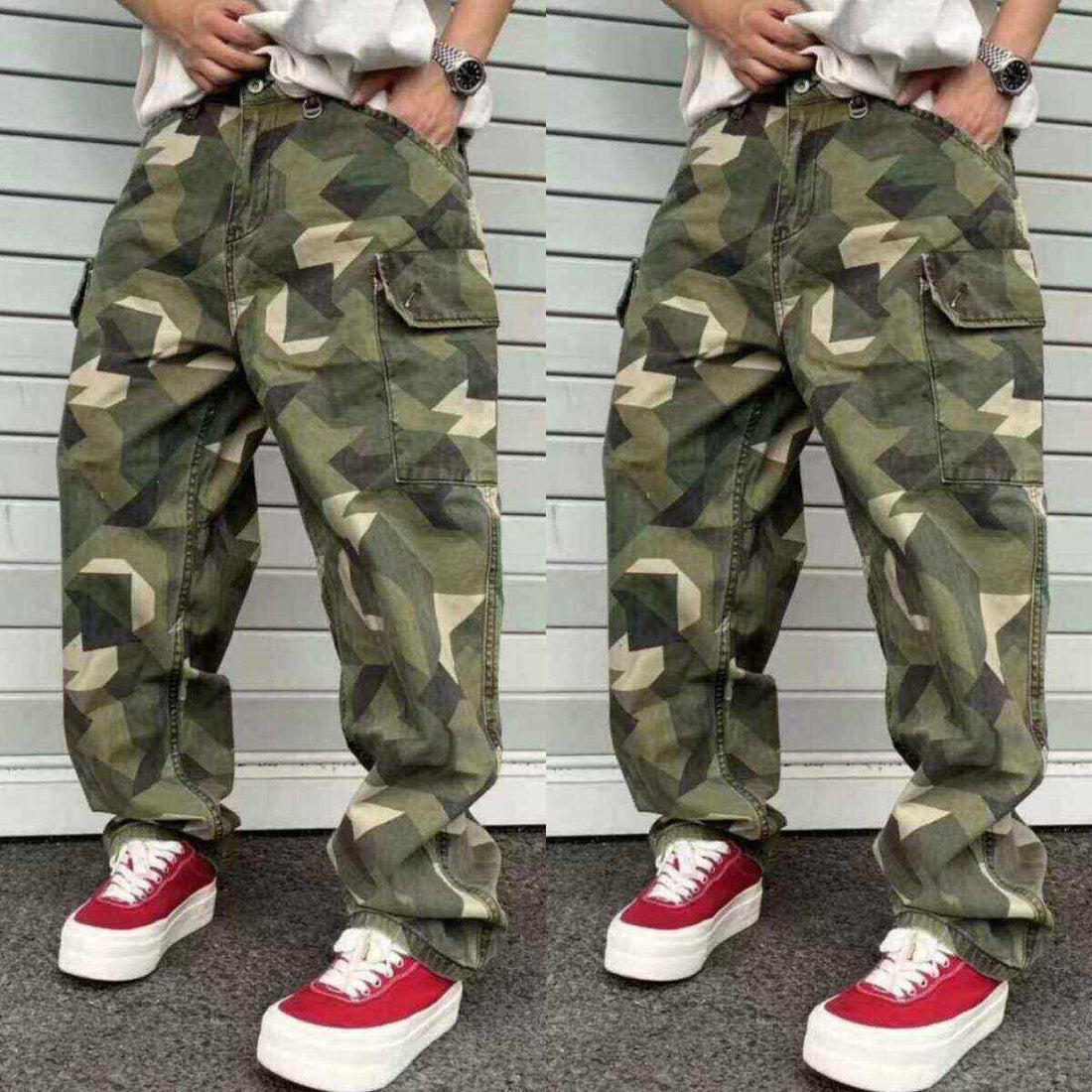 Herren Cargo-Hose mit modernem Camouflage-Design Echoarchiv