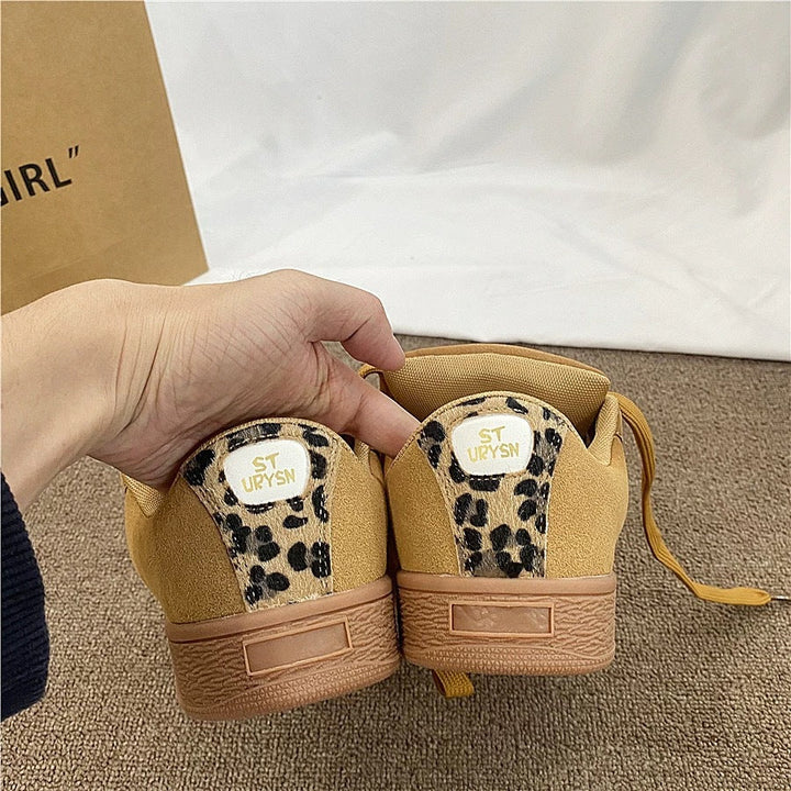 Damen Sneakers aus hochwertigem Wildleder mit bequemen Schnürsystem Echo Archiv