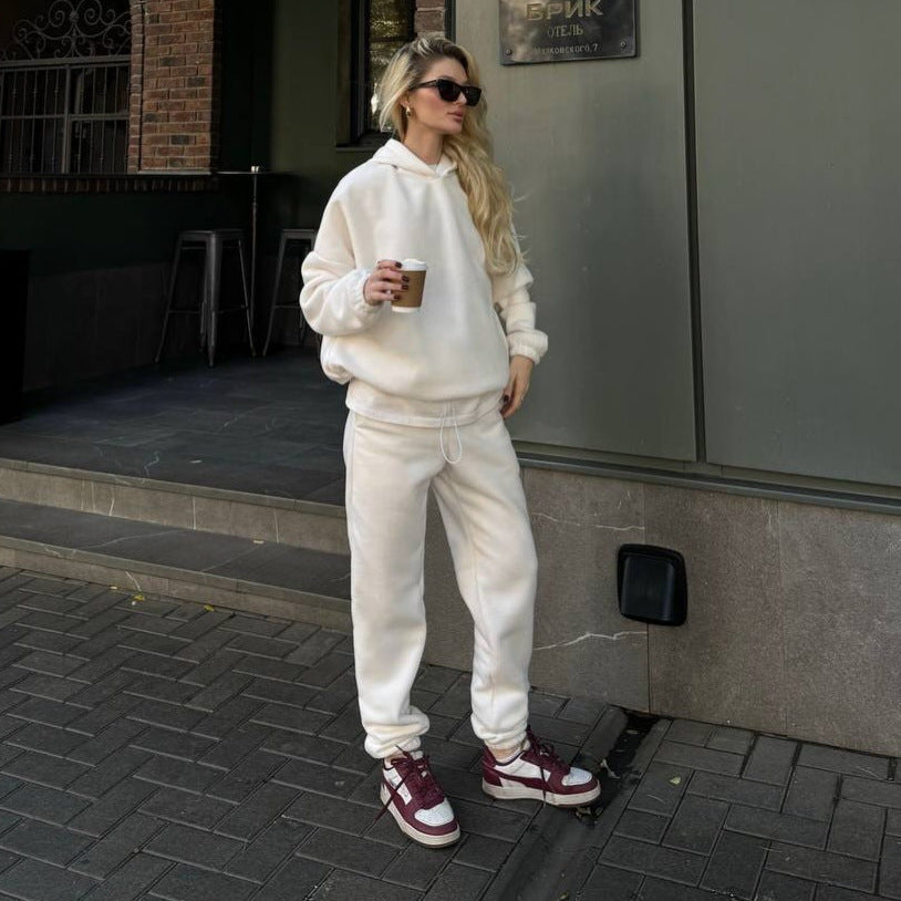Damen kuscheliges Sweat-Set mit extralangem Kapuzenpullover, verdeckter Kängurutasche und schmal zulaufender Bündchenhose – Avérine