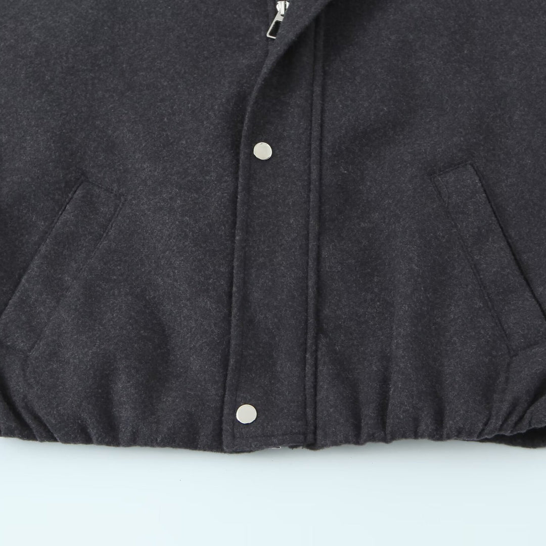Damen Kurzjacke im Bomberstil mit Stehkragen, Druckknopfleiste und elastischem Saum Echoarchiv
