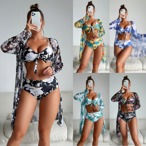 Damen Bikini-Set mit floralem Design und passendem Strandüberwurf Echo Archiv
