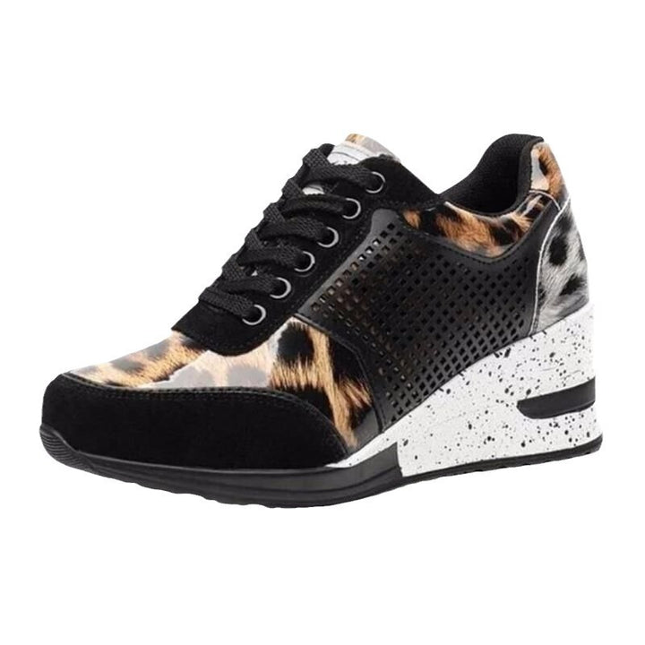 Damen Keilabsatz-Sneaker mit Mesh-Details und gepolstertem Komfort-Fußbett – Névara