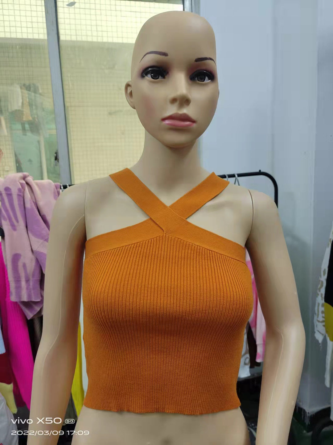 Damen Crop-Top mit schickem Kreuz-Trägerdesign Echo Archiv