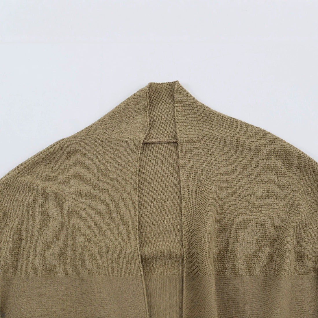 Damen Wickel-Strickpullover mit Gürtelring und tiefem V-Ausschnitt Echoarchiv