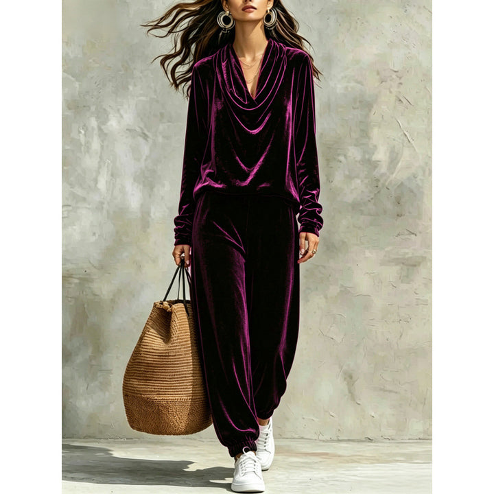 Damen Samt-Lounge-Set mit Wasserfallkragen und Jogger-Hose Echoarchiv