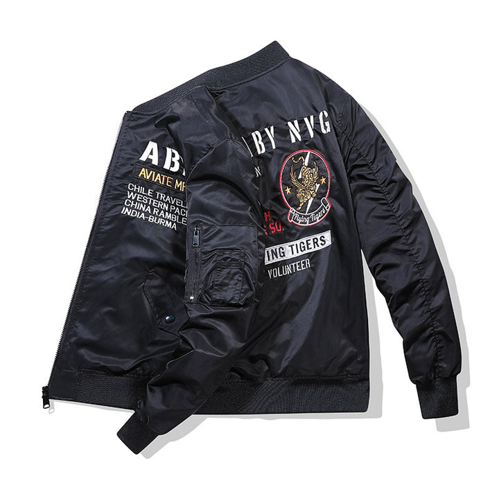Herren Piloten-Bomberjacke im Vintage-Militärlook mit aufgestickten Patches und Ärmel-Utilitytasche Echo Archiv