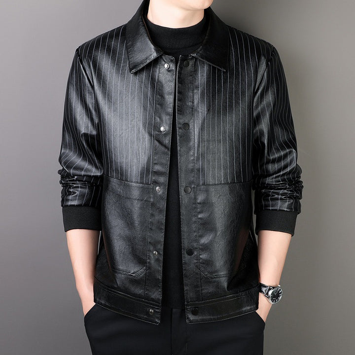 Herren Pinstripe Kunstleder-Truckerjacke mit Druckknopffront und gerippten Bündchen Echoarchiv