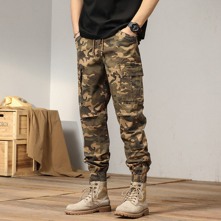 Herren Cargohose im urbanen Camouflage-Design mit vielseitigen Taschen und elastischen Bündchen Echoarchiv