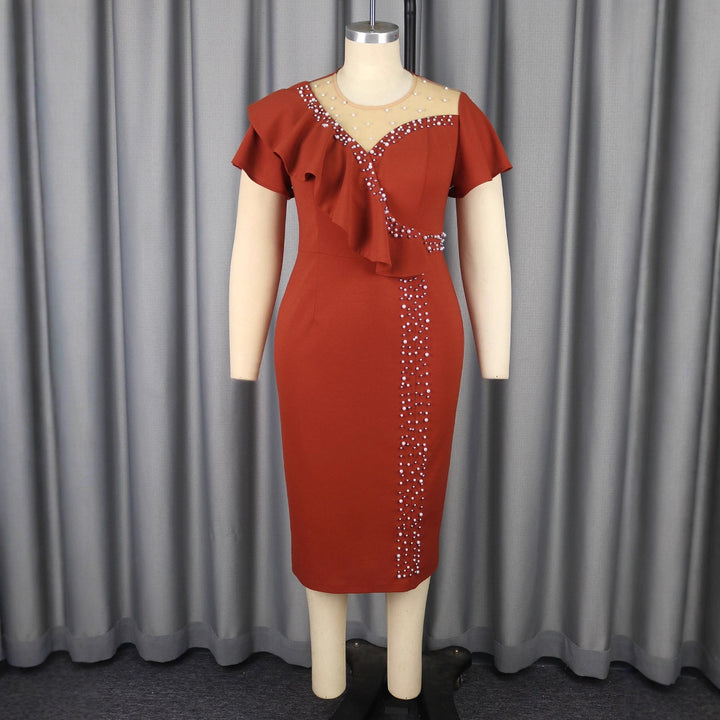 Damen elegantes figurbetontes Kleid mit Rüschendesign und funkelnden Perlen Echo Archiv