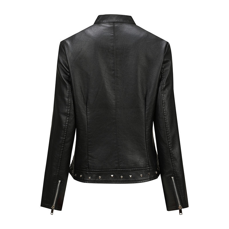 Damen Bikerjacke aus Lederimitat mit Nietenverzierung und tailliertem Schnitt Echoarchiv