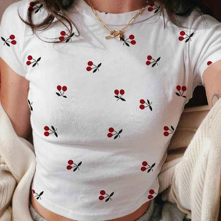 Damen Crop-T-Shirt mit frischem Kirschmotiv und figurbetontem Schnitt Echo Archiv