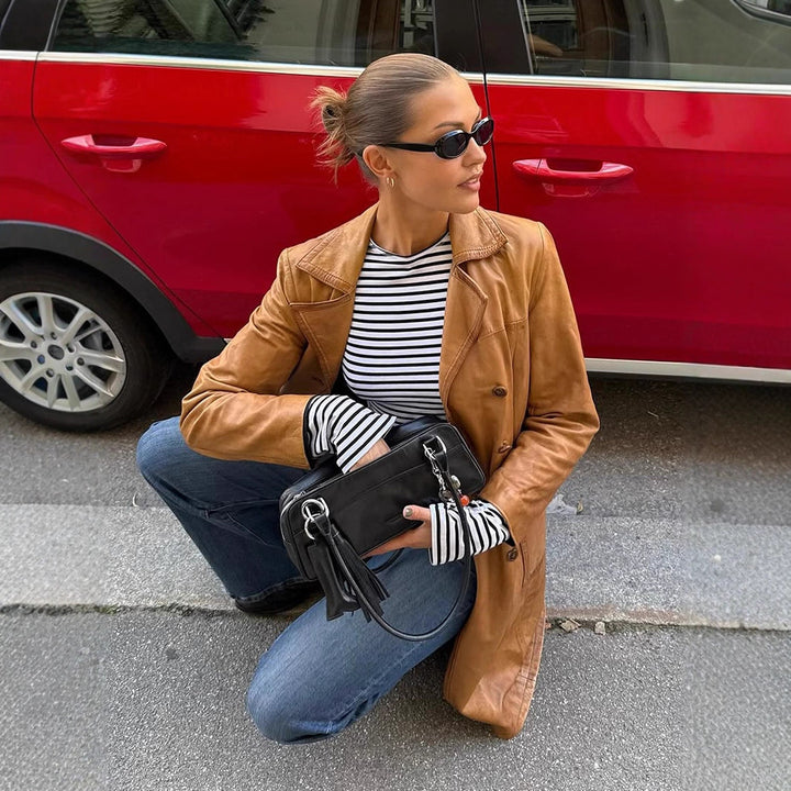 Damen Langer taillierter Leder‑Trenchcoat mit doppelreihiger Knopfleiste und Reverskragen Echoarchiv