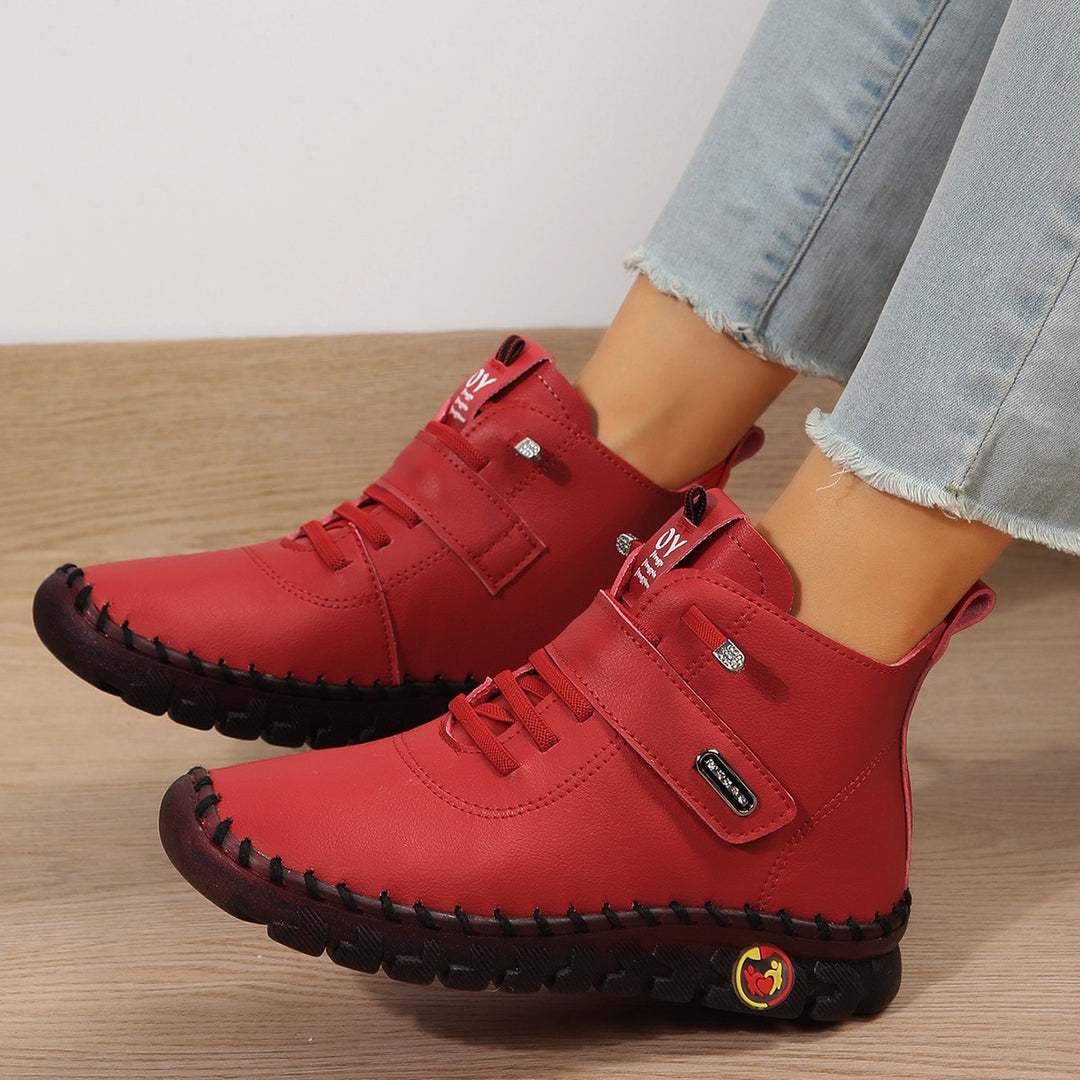 Damen nan stylishe knöchelhohe Komfort-Stiefelette mit Klettverschluss und handgenähter Ziernaht Echo Archiv