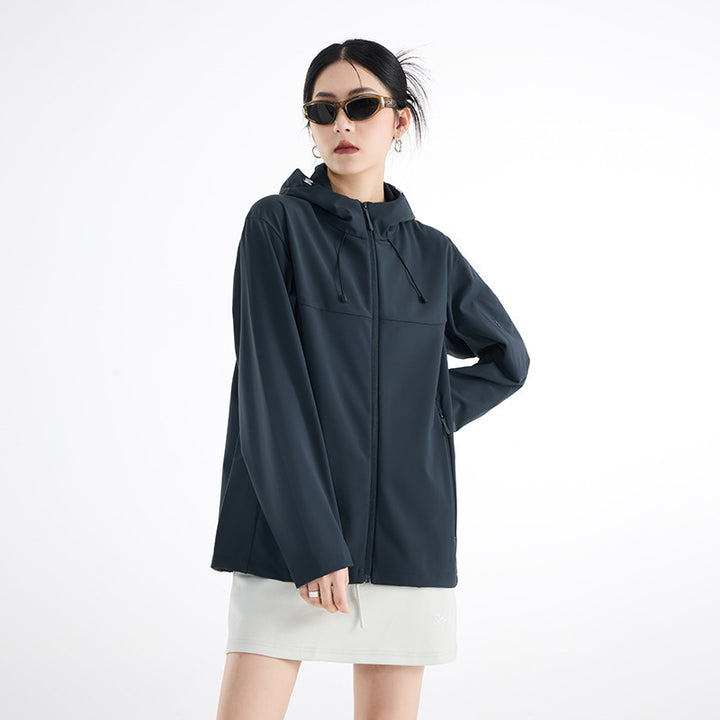 Damen Atmungsaktive Softshell-Regenjacke mit Kapuze, winddicht und minimalistischer Tech-Optik Echoarchiv
