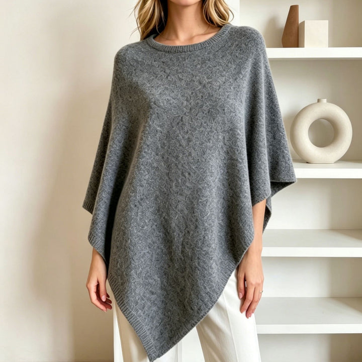 Damen Oversize Strickponcho mit weitem Rundhalsausschnitt – Célinea