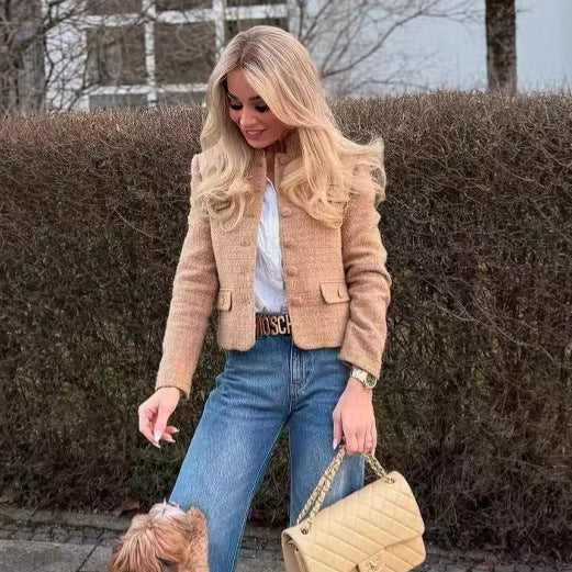 Damen taillierte Bouclé-Tweed Jacke mit Stehkragen und vier Zier-Taschen – Célinea