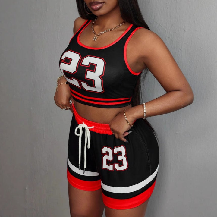Damen Sportliches Freizeit-Outfit mit Crop-Top und Shorts Echo Archiv
