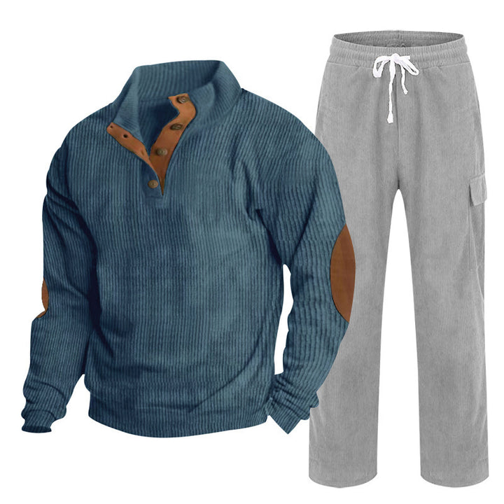 Herren nan strukturiertes Feinstrick-Halbknopf-Pullover und Feincord-Cargo-Zweiteiler Echo Archiv