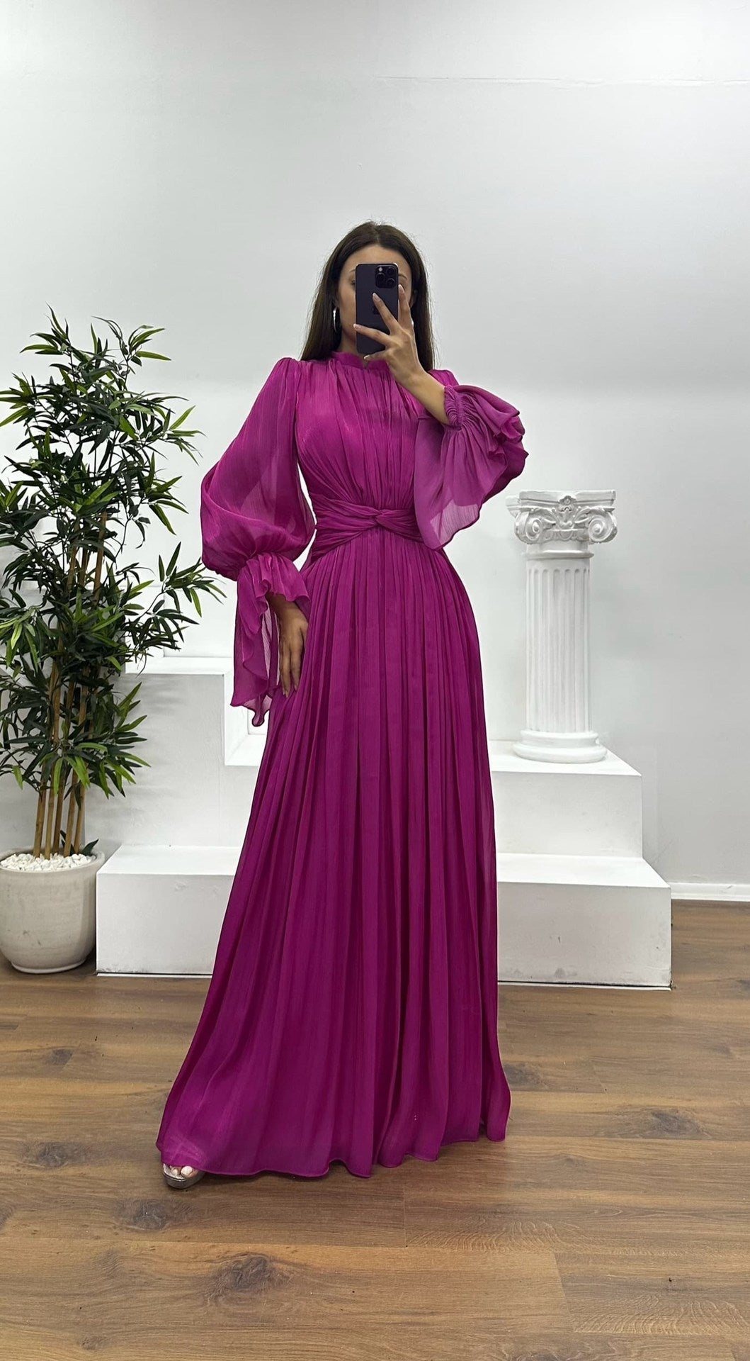 Damen Maxikleid mit figurschmeichelndem Schnitt und eleganter Raffung Echoarchiv