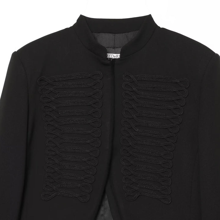 Damen Kurzgeschnittener Militärblazer mit ornamentalem Kordelbesatz und Stehkragen Echo Archiv