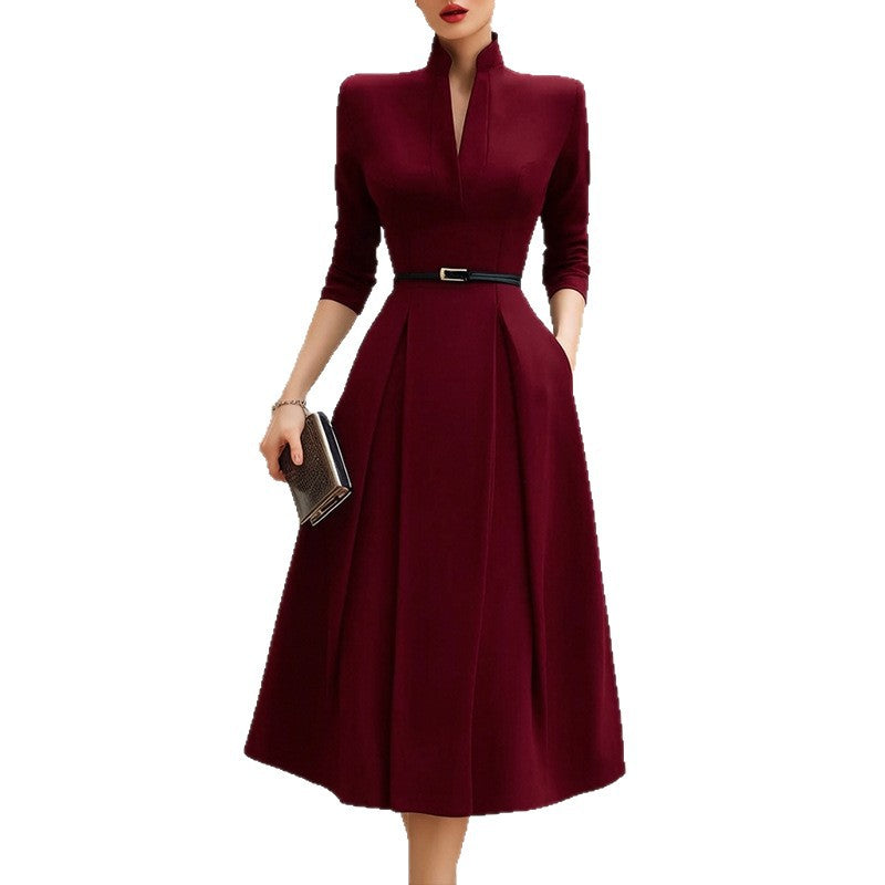 Damen Stilvolles Maxikleid mit tailliertem Schnitt Echo Archiv