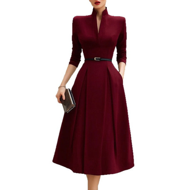 Damen Stilvolles Maxikleid mit tailliertem Schnitt Echo Archiv