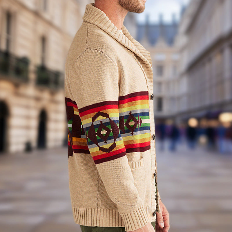 Herren Strickjacke mit bunten Mustern und gemütlichem Schalkragen Echoarchiv