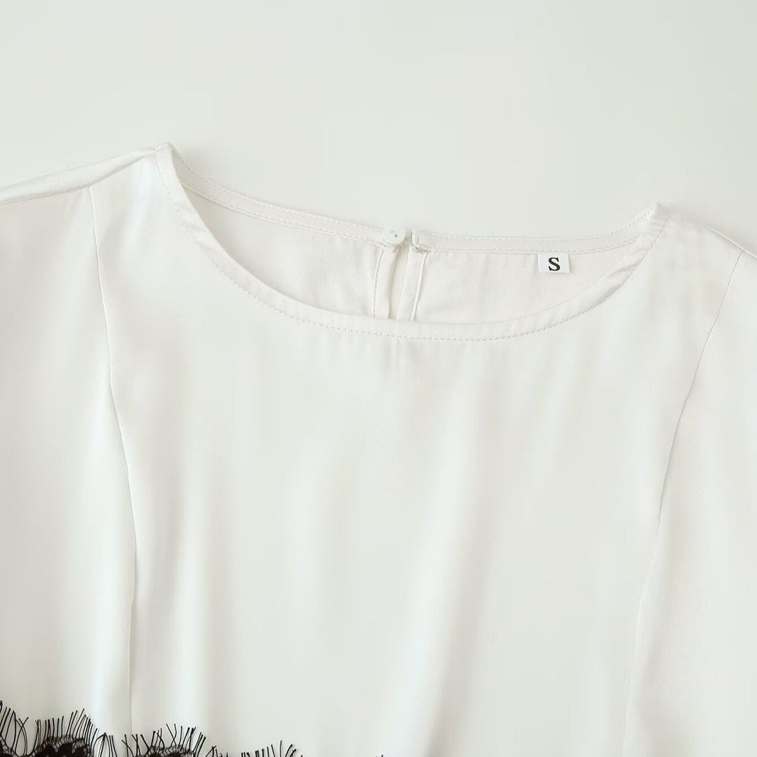 Damen Midikleid mit asymmetrischem Spitzenbesatz und Glockenärmeln Echoarchiv