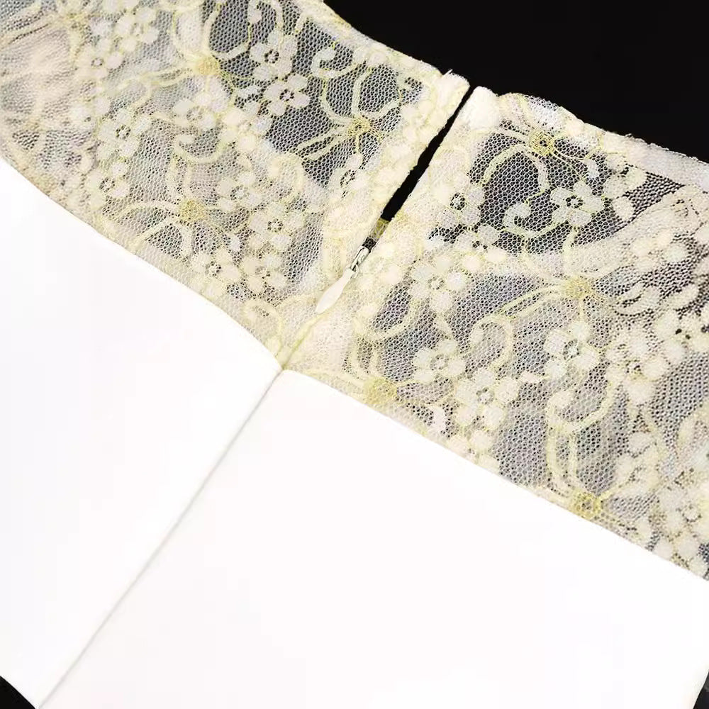Damen elegantes Kleid mit raffiniertem Peplum-Schnitt und Spitzenakzenten Echo Archiv
