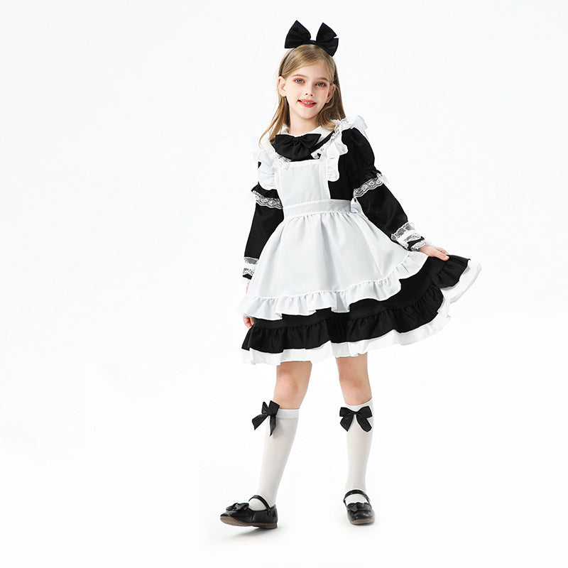 Mädchen verspieltes Dienstmädchenkleid mit Rüschendetails Echo Archiv