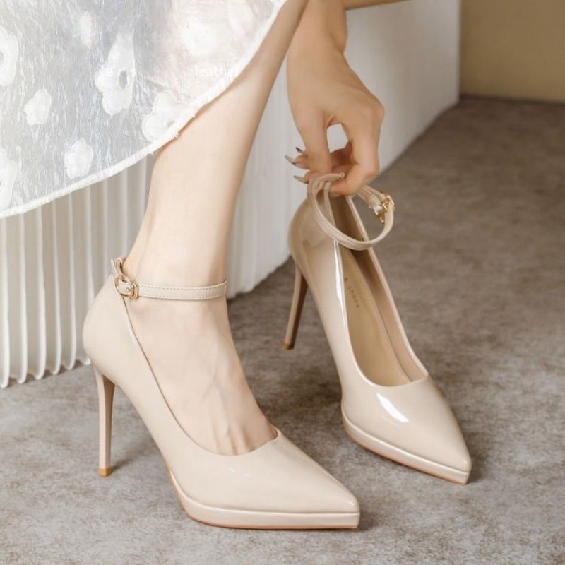 Damen Spitzer Plateau-Pumps mit sculpted Stiletto und Knöchelriemen – Lioré
