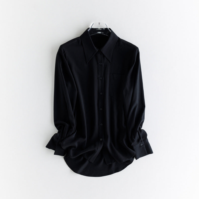 Damen seidenähnliche Oversize-Bluse mit spitzem Hemdkragen und Brusttasche Echo Archiv