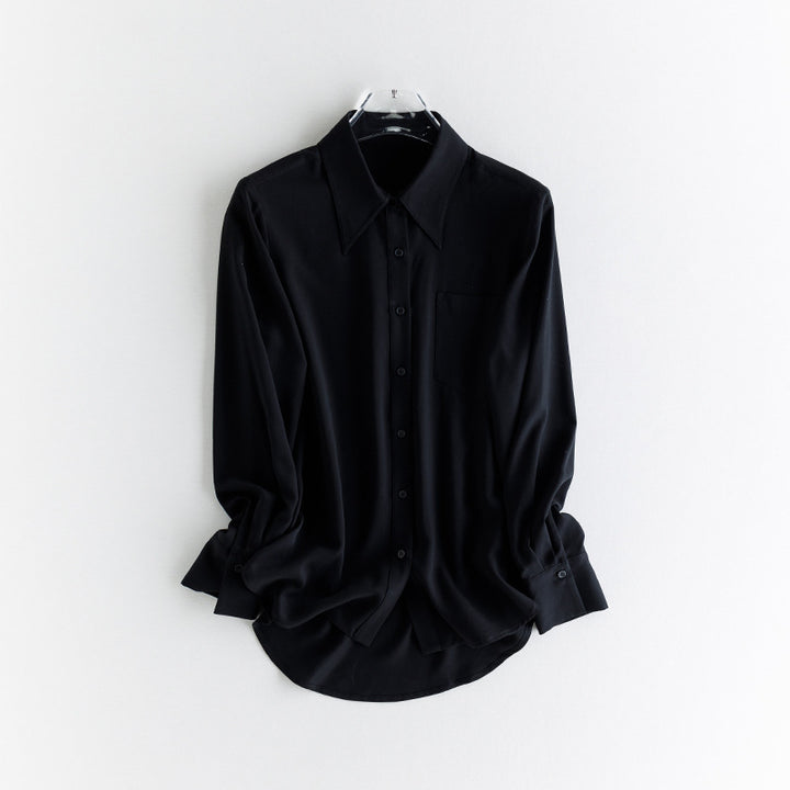 Damen seidenähnliche Oversize-Bluse mit spitzem Hemdkragen und Brusttasche Echo Archiv
