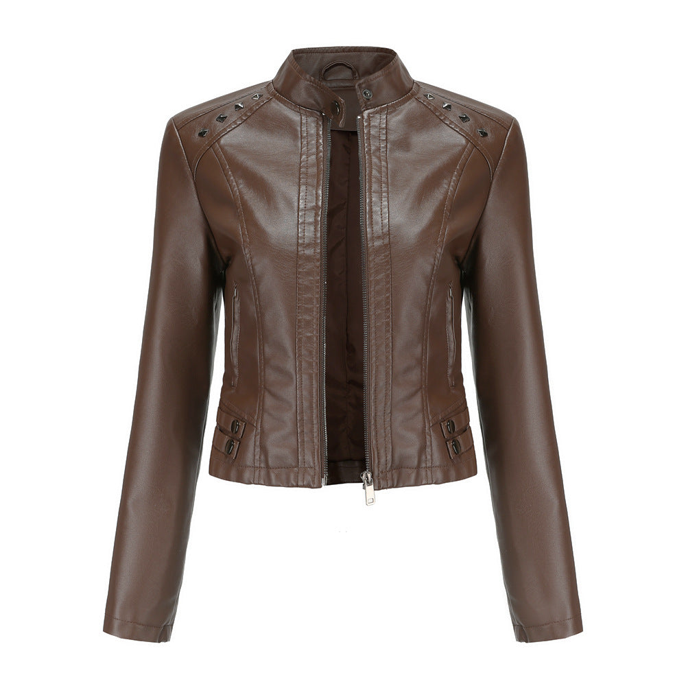 Damen nan kurze taillierte Kunstlederjacke mit Nietenbesatz und Stehkragen Echo Archiv