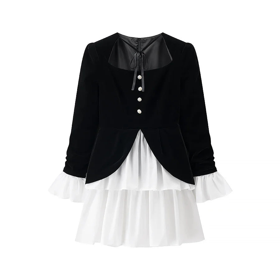 Damen viktorianische Samtbluse mit Stufenvolant-Rockdetail und Zierknopfleiste – Élovi