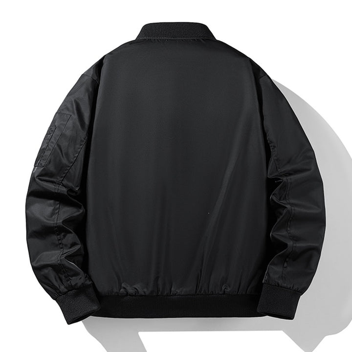 Herren Bomberjacke im Fliegerstil mit kontrastiertem Innenfutter, wasserabweisendem Nylon & Utility-Ärmeltasche Echoarchiv
