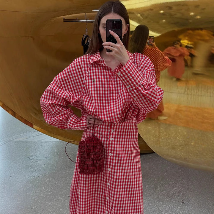 Damen Karo-Maxikleid mit durchgehender Knopfleiste, taillierter Schärpe und verlängerten Manschetten Echoarchiv