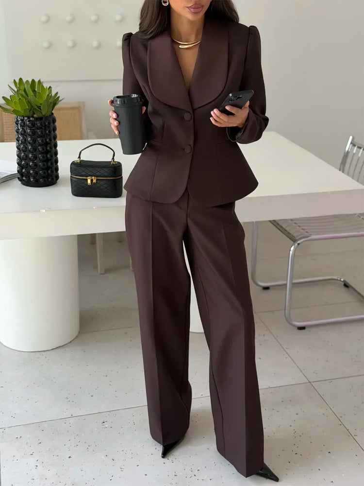 Damen Taillierter Blazer mit übergroßem Schalkragen und Hose mit hohem Bund und weitem Bein Echoarchiv