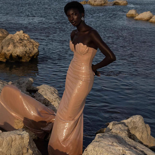 Damen figurbetontes Abendkleid mit herzförmigem Ausschnitt und eleganten Details Echo Archiv