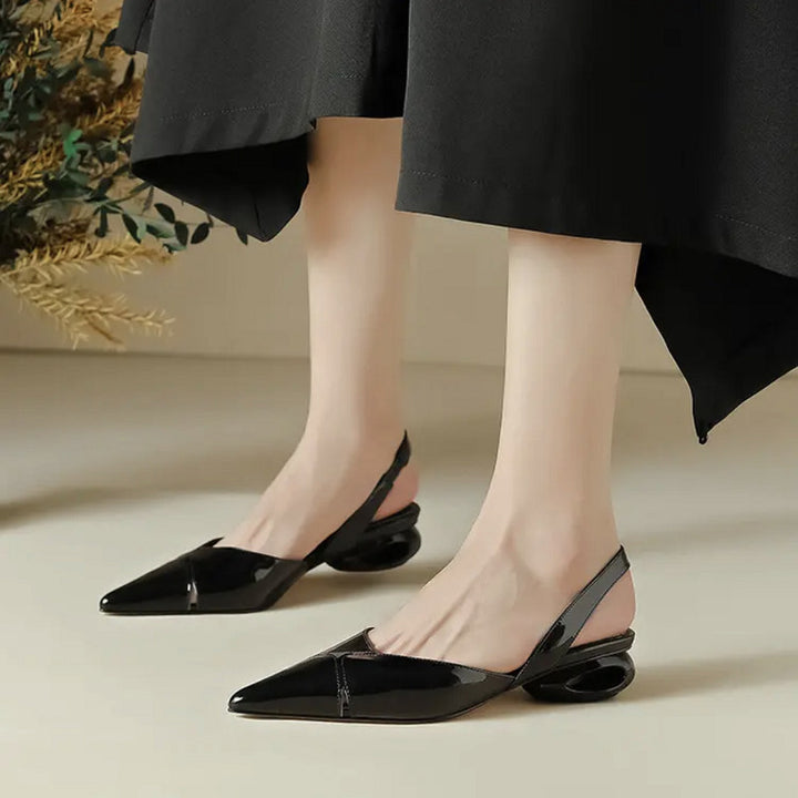 Damen Spitz zulaufende Slingback‑Pumps mit skulpturellem Hohlabsatz Echo Archiv
