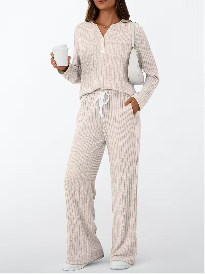Damen Geripptes Entspannungs-Set mit Henley-Oberteil und weiter Kordelhose Echo Archiv