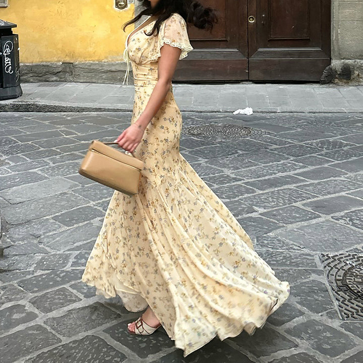 Damen Maxikleid mit romantischem Blumenmuster und verspieltem V-Ausschnitt Echo Archiv