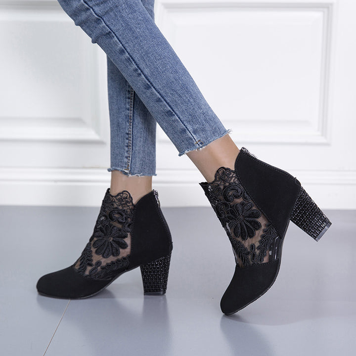 Damen Ankle-Boots mit floraler Spitze und samtiger Wildlederoptik mittelhoher Blockabsatz Echoarchiv