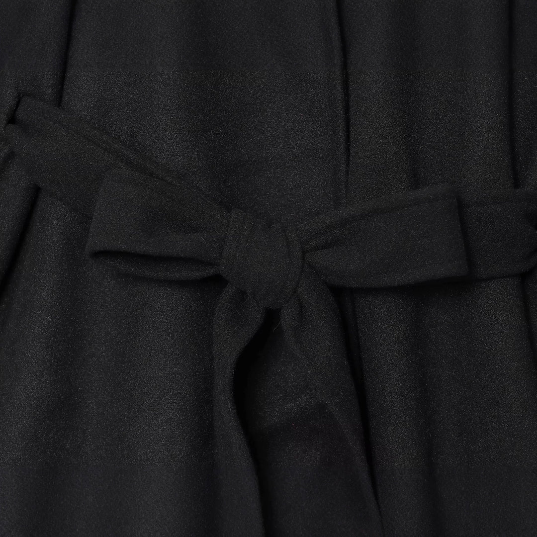 Damen Kurzes Wollcape mit Stehkragen, Bindegürtel und A‑Linien‑Silhouette Echoarchiv