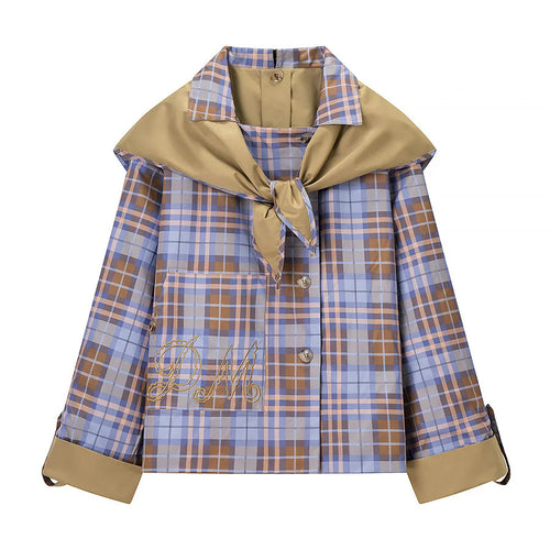 Damen kastige Regenblousonjacke mit abnehmbarem Karotuch als Kragendetail und bestickter aufgesetzter Tasche – Célinea