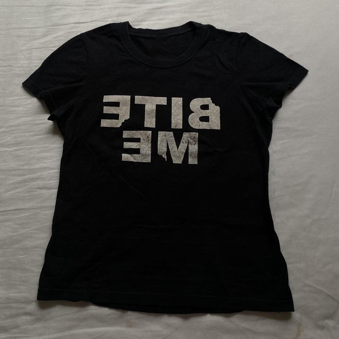 Damen T-Shirt mit auffälligem Statement-Druck Echo Archiv