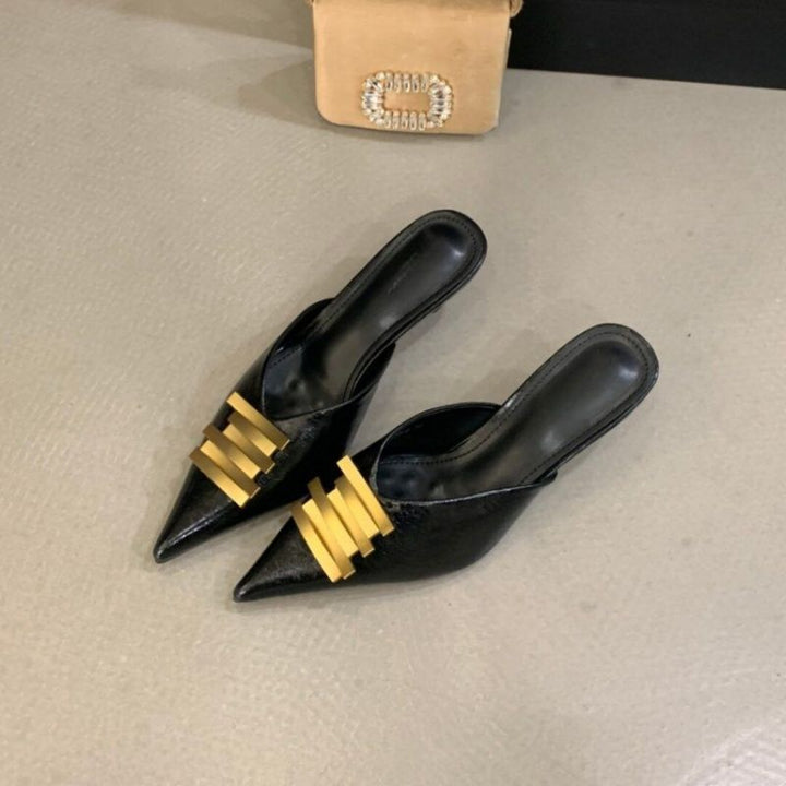 Damen Spitz zulaufende Mule-Pantoletten mit dekorativen goldenen Zierleisten – Sorelia