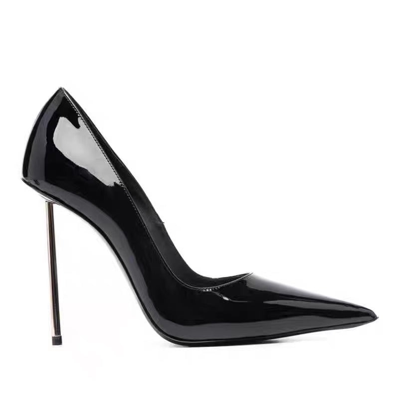 Damen spitze Lackpumps mit ultraschlankem Metallstiletto – Lioré