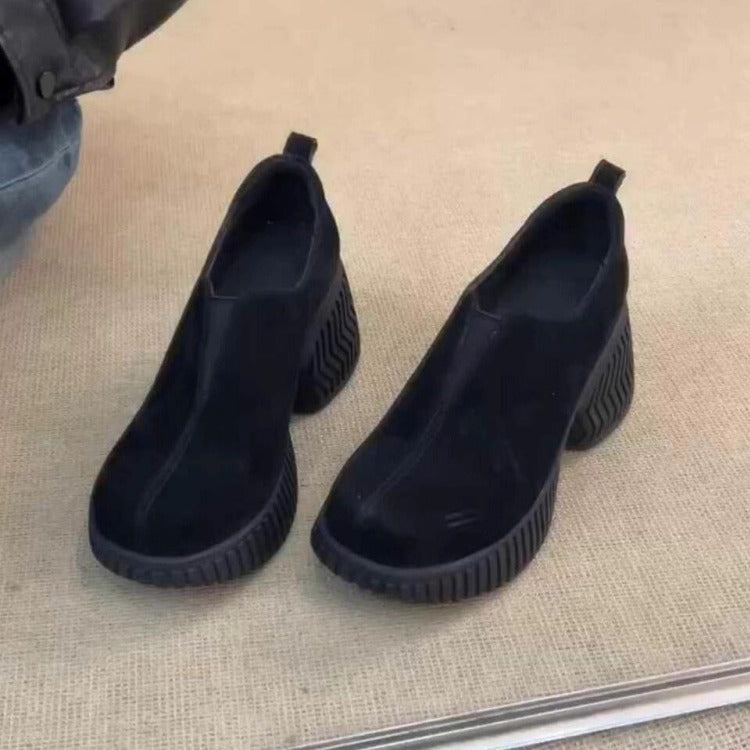 Damen Plateau-Slipper mit markanter Profilsohle und elastischem Einstieg Echo Archiv