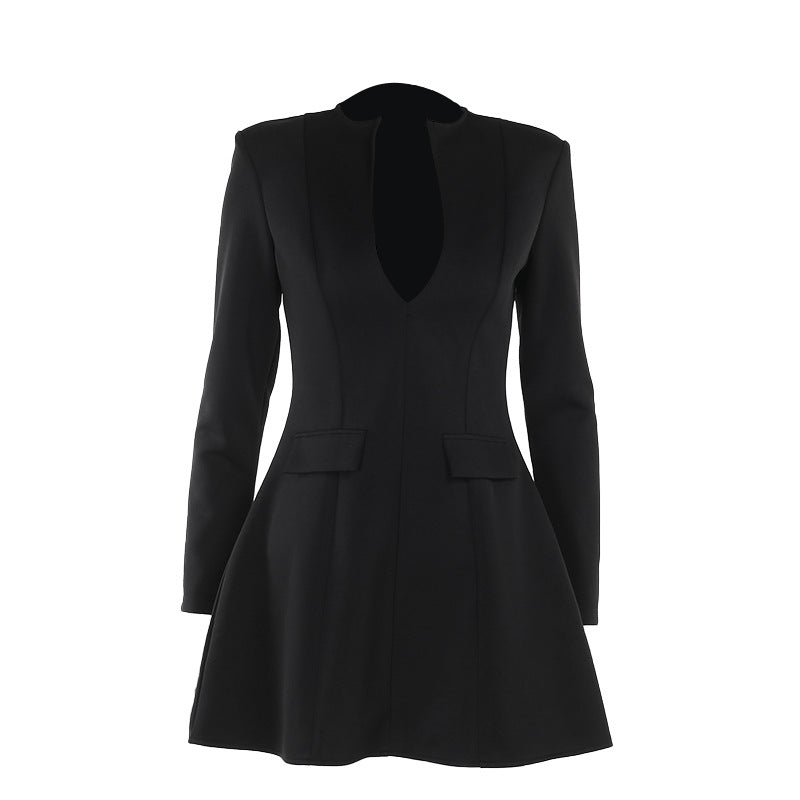 Damen schickes Minikleid mit tiefem Ausschnitt und tailliertem Schnitt Echo Archiv